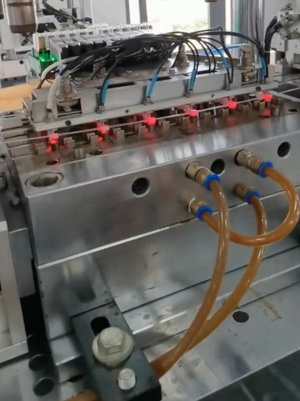 Christmas lights factory-injection molding machine